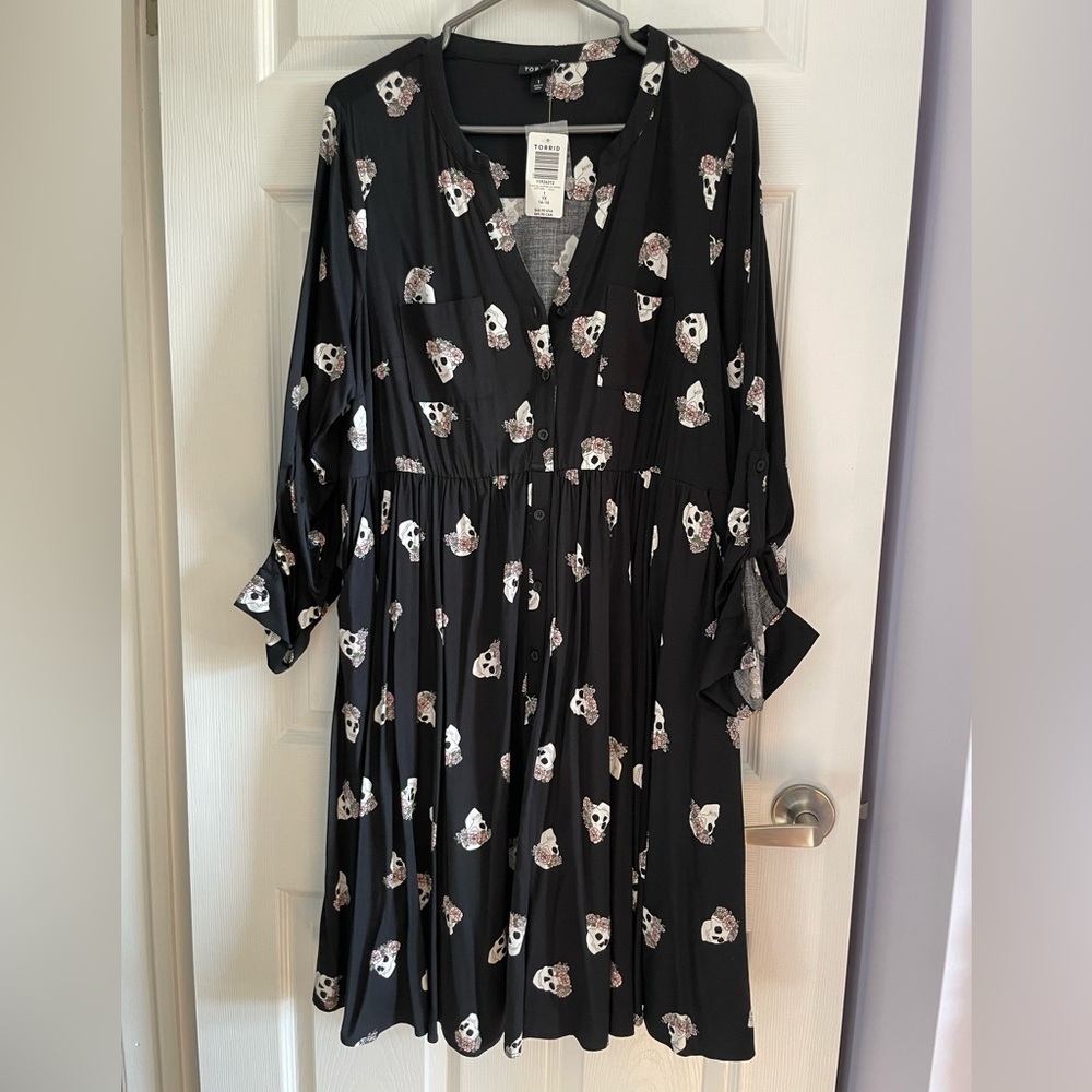 Torrid Long sleeved light dress with pockets Size 1 (14/16)
